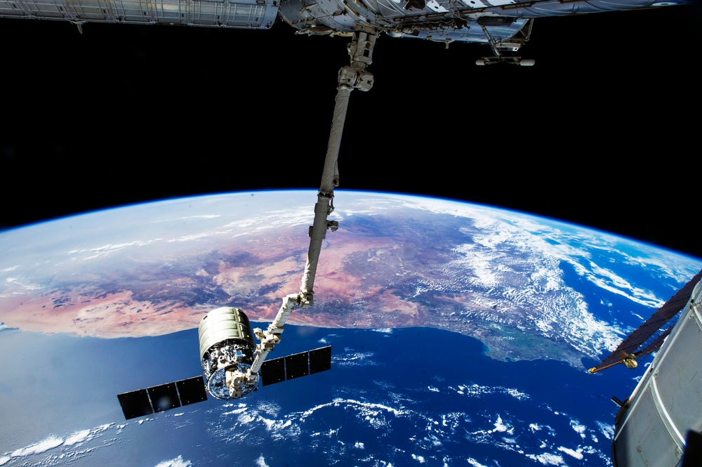 Detriti spaziali e satelliti in orbita terrestre