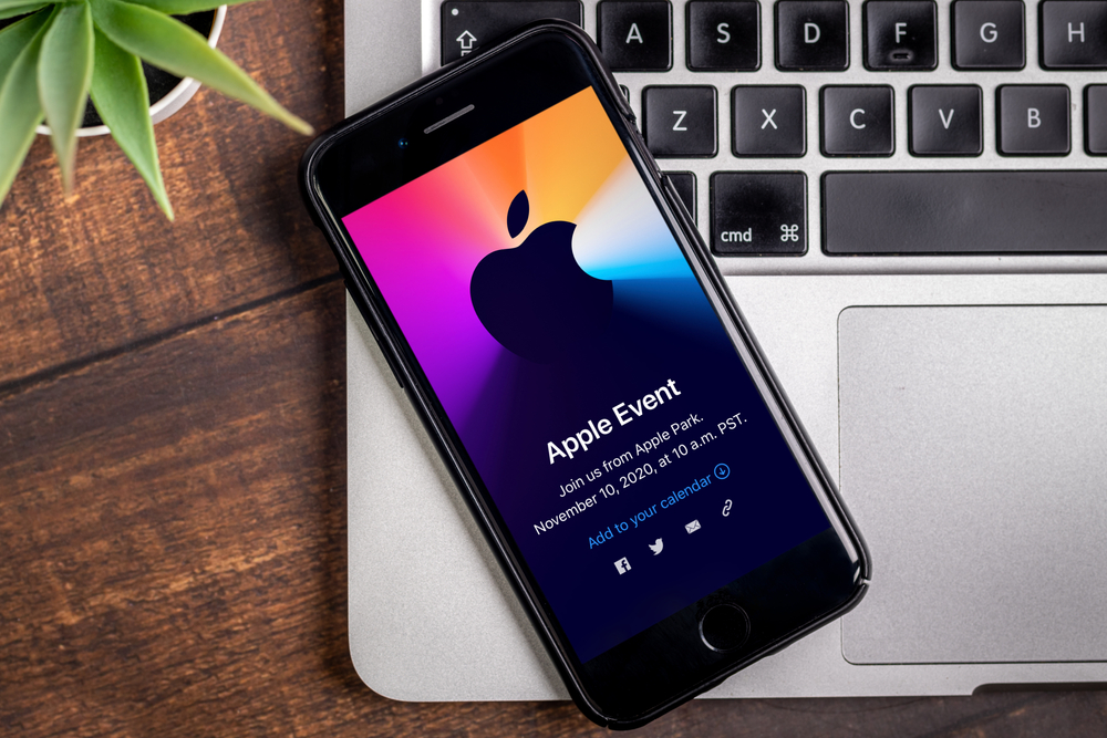 Apple annuncia l'evento del 28 ottobre con attesi MacBook Pro OLED e nuovi Mac